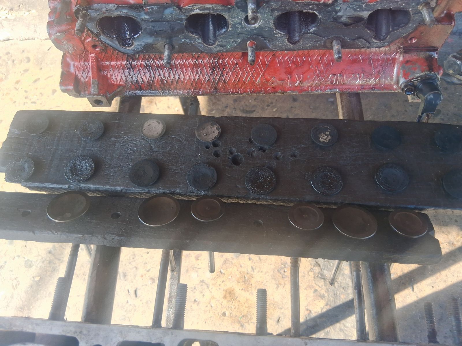 Reparación de cámara para autos en Sabaneta, Barinas - cámara de motor a gasolina desarmada: botadores y válvulas sucios