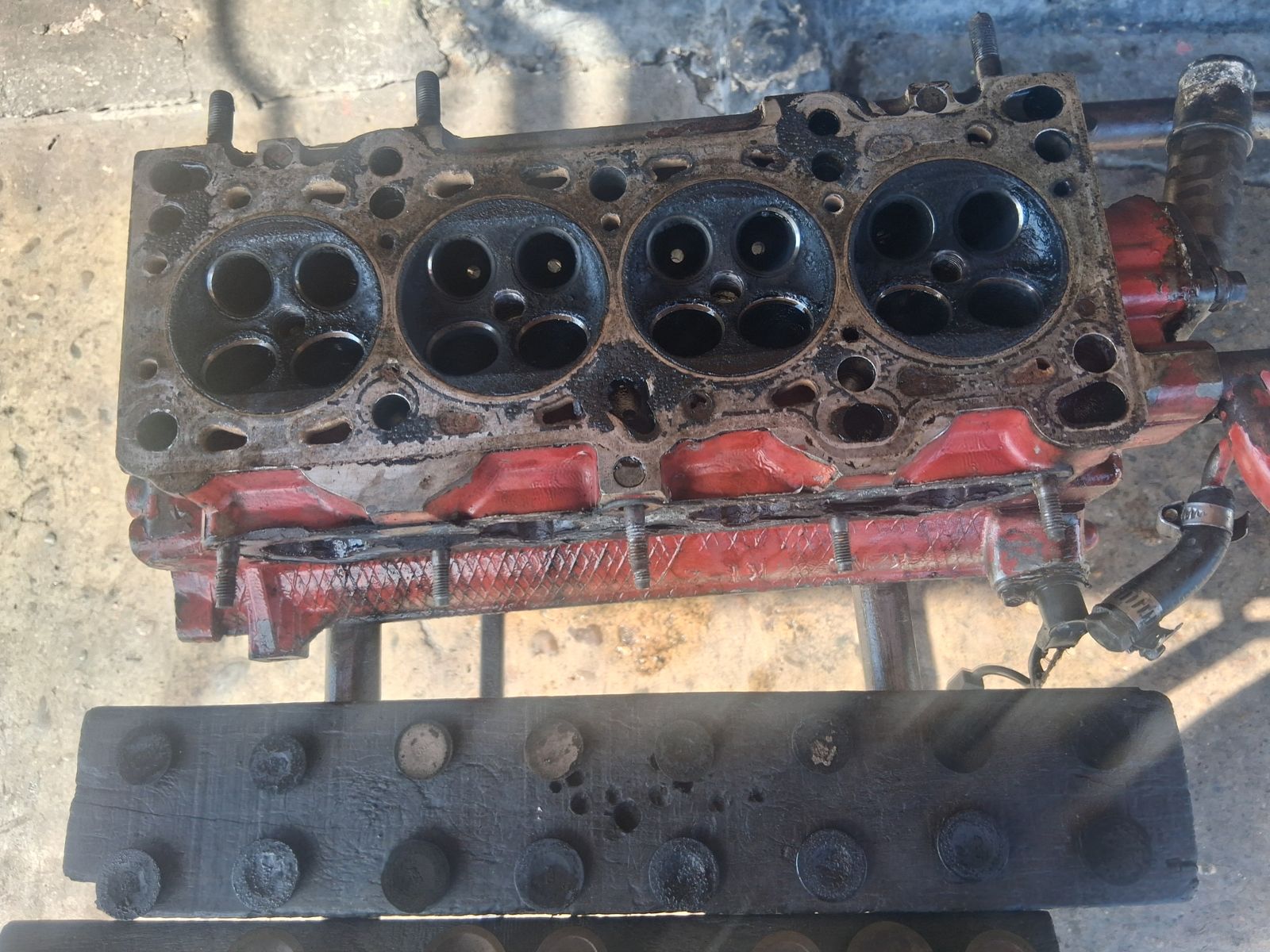 Antes: cámara de motor a gasolina 16 válvulas con carbonilla y empacadura vencida - Regasa, reparación de cámaras en Barinas